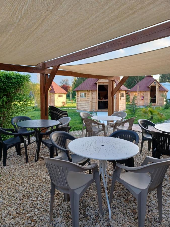 Camping Le Vallage Attigny Exterior foto